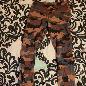 Lululemon Brown Camo Wunder Under Leggings Size 6